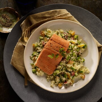 Salmon Alaska masak Air-Fry dengan Salad Couscous ala Israel
