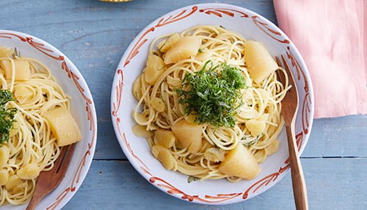  Spaghetti dengan Telur Ikan Herring Kazunoko Alaska dan Saus Kecap Mentega