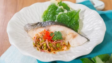 01 Alaska Black Cod with Spicy Dressing and Crispy Betel Leaves 01
